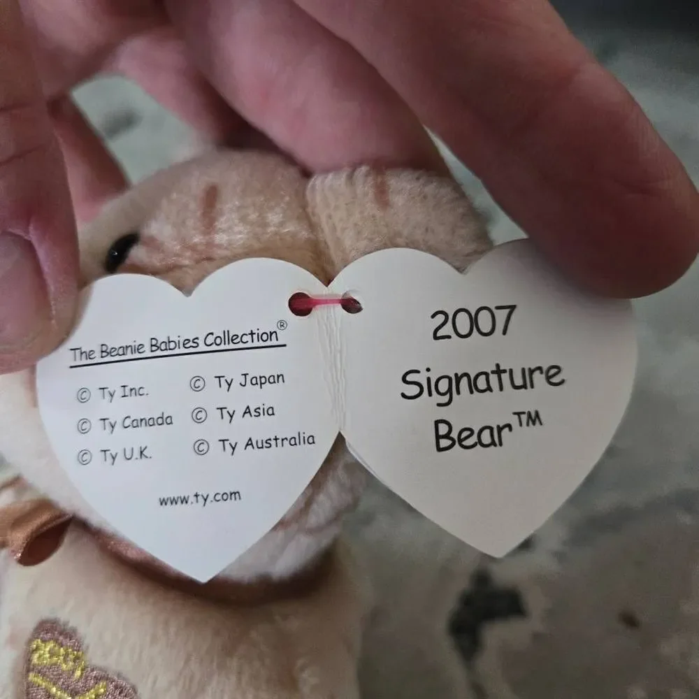 Ty Beanie Baby - 2007 SIGNATURE BEAR (8.5 Inch) MINT with MINT TAGS